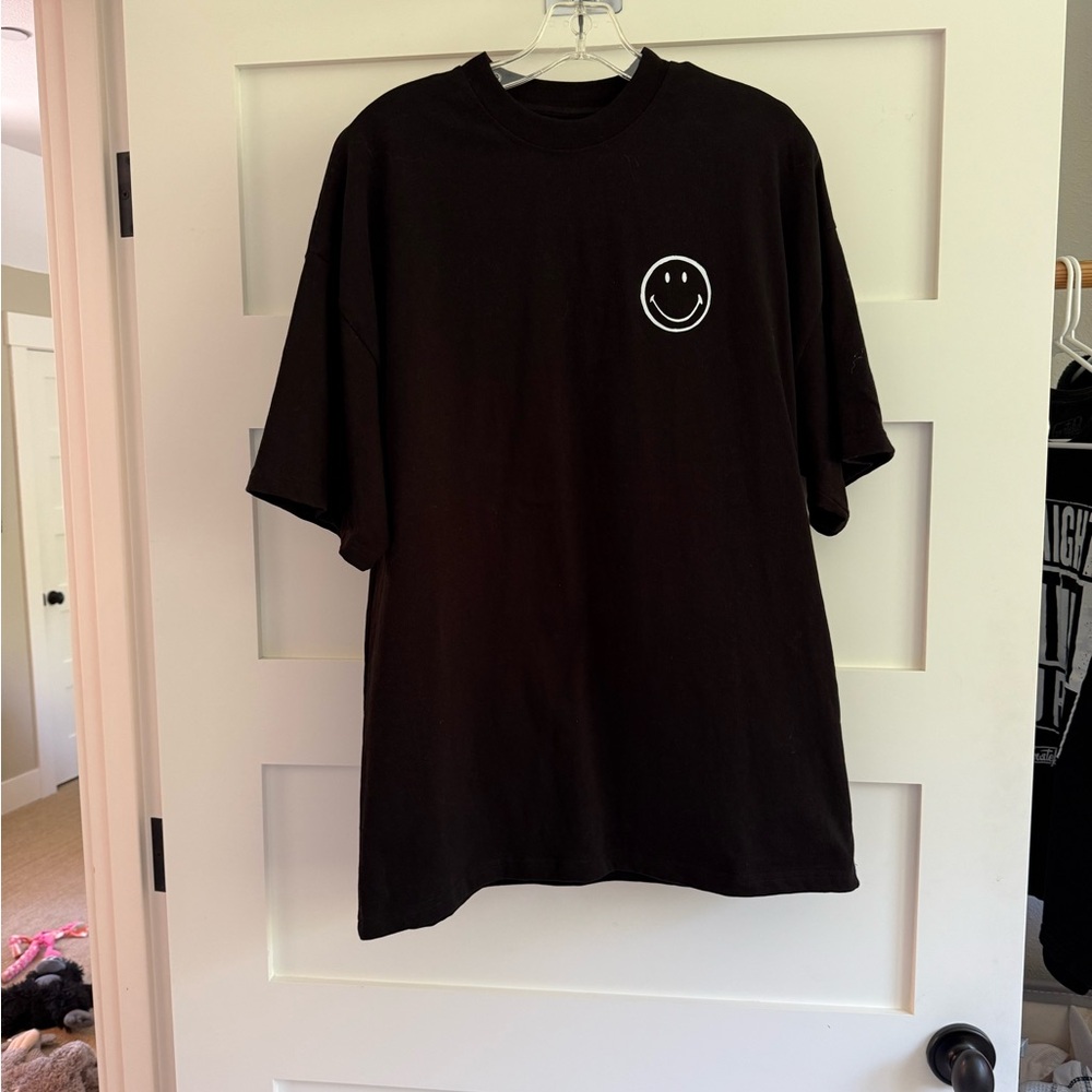 Classic Black Tee Smiley Brand straight from Paris